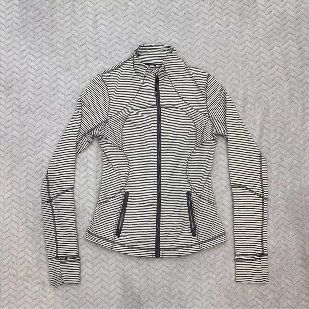 Women's Lululemon Forme Jacket Hyper Stripe in Gray and White Size 4